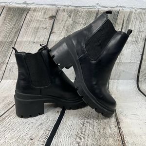 Universal Thread Black Chelsea Chunky Boot Thick Lug Sole Women's Size 6 Combat